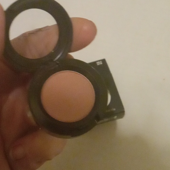 Mac long lasting eyeshadow in girlie nww - Picture 5 of 11